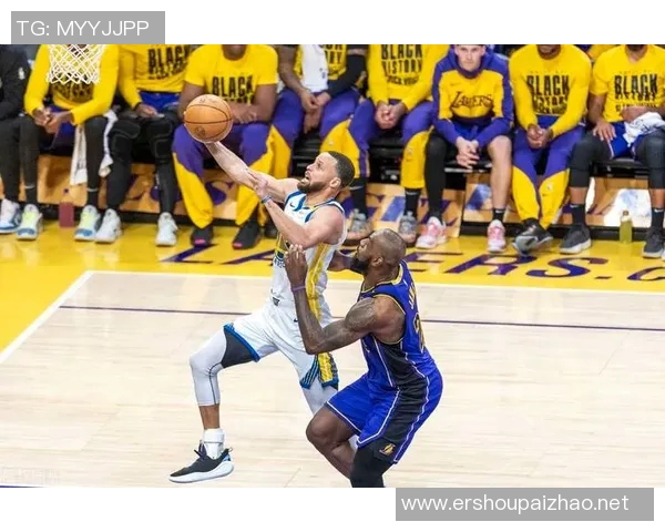 库里37+6詹姆斯33+5+9 勇士拒绝横扫力克湖人 库里37+6詹姆斯33+5+9 勇士拒绝横扫力克湖人