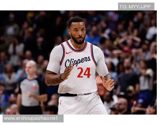 弹无虚发!鲍威尔左侧变向晃动后干拔三分再中 开场三分4中4 弹无虚发!鲍威尔左侧变向晃动后干拔三分再中 开场三分4中4